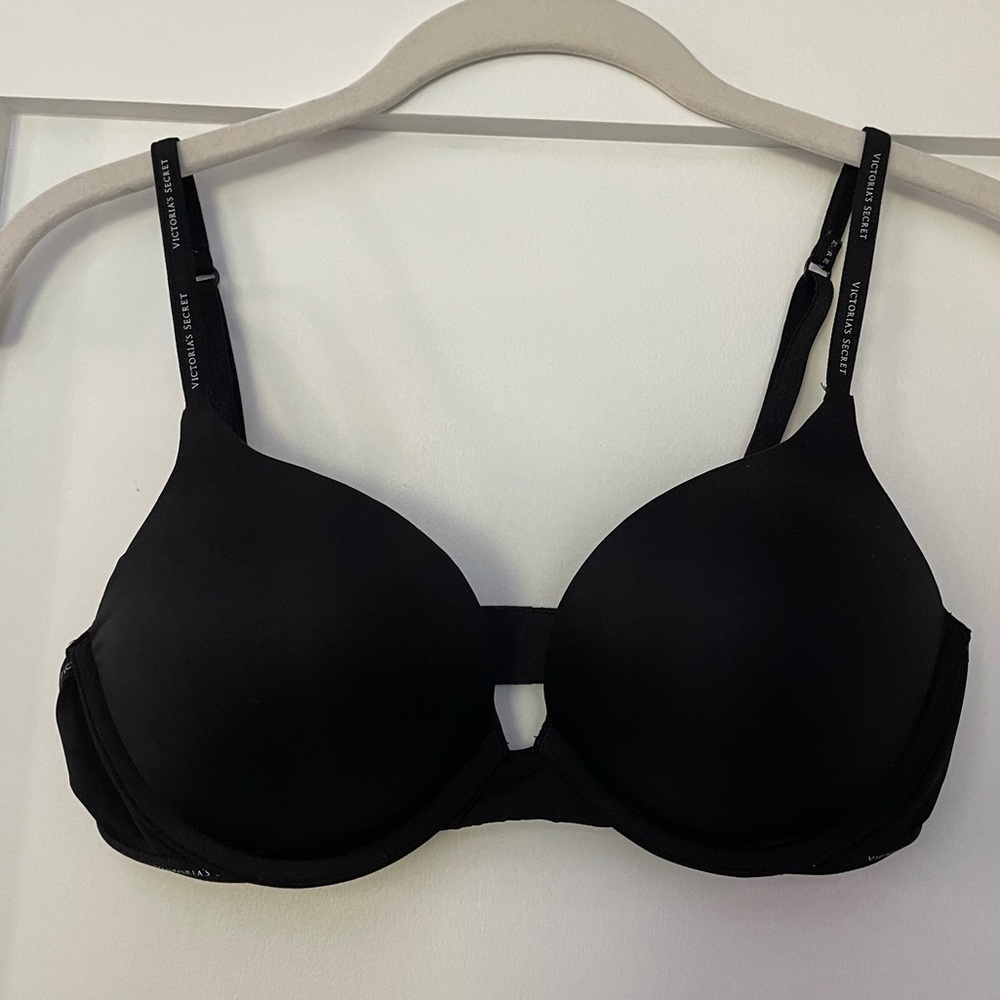Victoria’s Secret T-shirt Push-up Plunge Bra